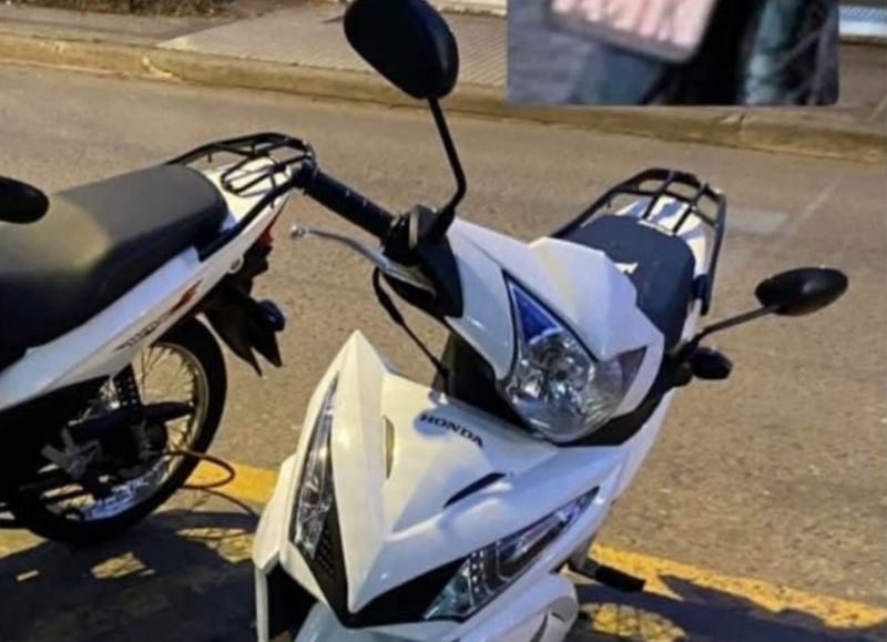 Otra moto robada en pleno centro: se llevaron una Honda Wave blanca