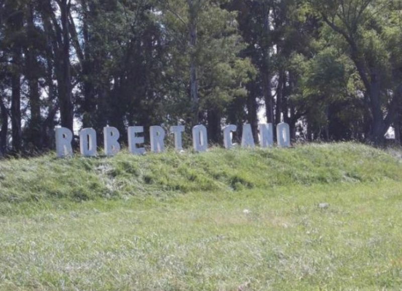 Accidente en Roberto Cano: un vehículo despistó y volcó en un camino rural