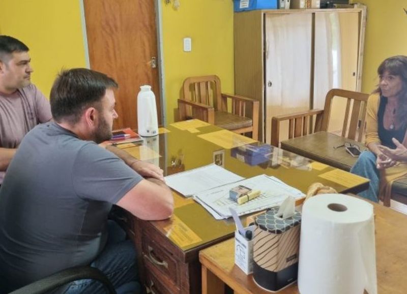 Bouvier llevó su agenda a Carabelas, mantuvo audiencias con vecinos y recorrió la localidad junto al delegado municipal