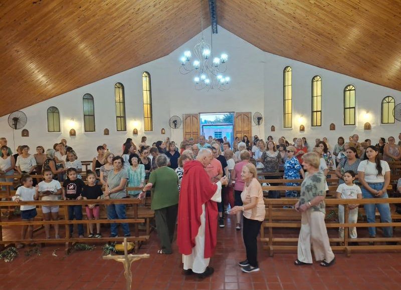 La feligresía participó de la bendición de ramos en Barrio Progreso
