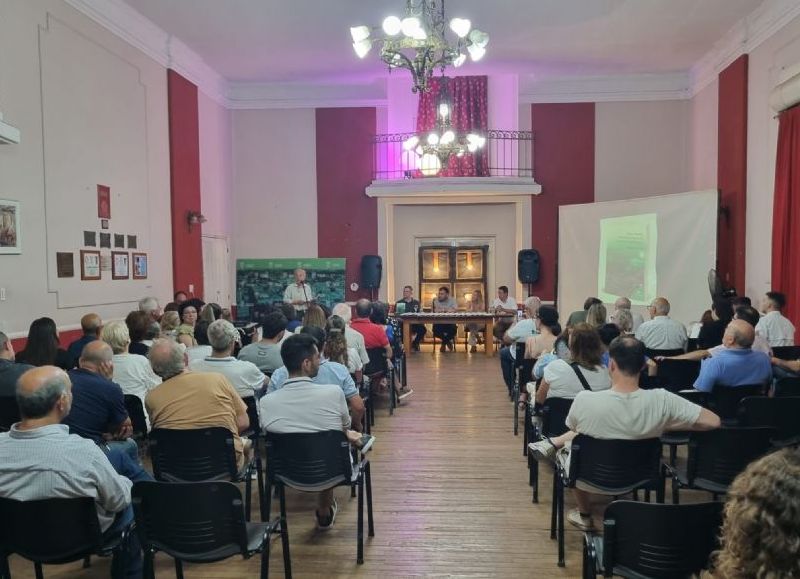 Hugo Silveira presentó el tomo 2 de Aportes para la Historia de Rojas