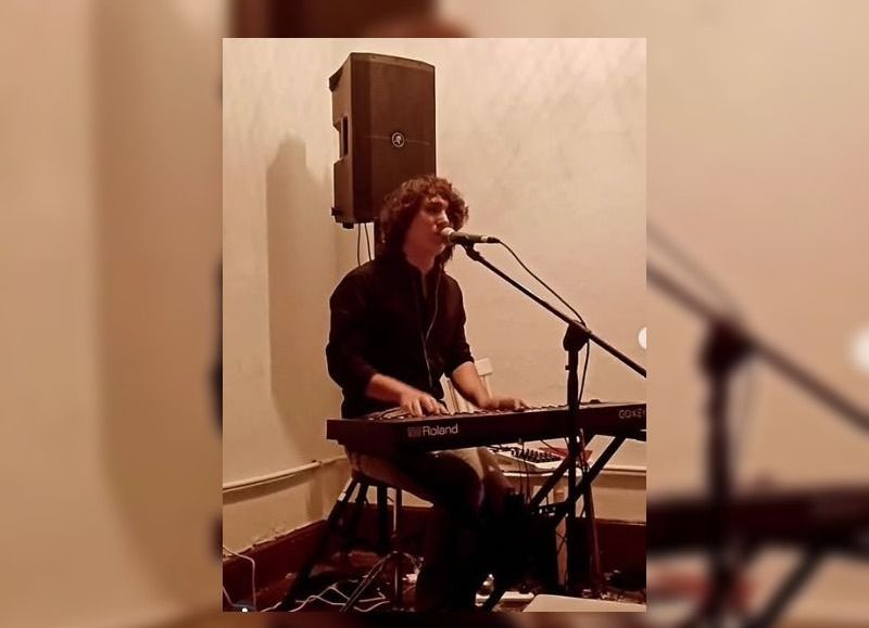 Llega el Piano Bar + Bingo Musical a Pesto