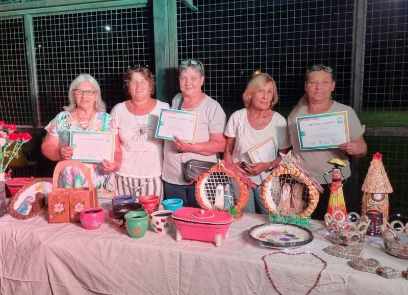 Se llevó a cabo una muestra teatral y del taller de materiales reciclables