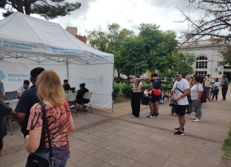 Realizaron operativos documentarios del Registro Provincial de las Personas en la Plaza San Martín