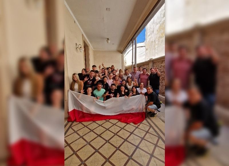 VIDEO | Jóvenes radicales despiden el año con Bouvier y funcionarios de su gestión