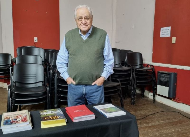 El escritor Carlos Alberto Elbert presentó sus obras en nuestra ciudad