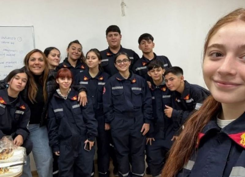 La Escuela de Cadetes de Bomberos realizó una jornada de escucha y trabajo grupal
