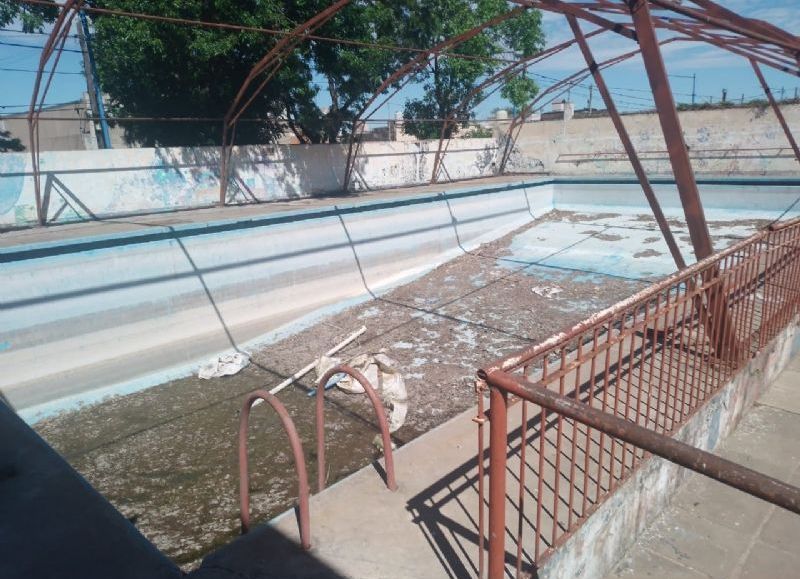 Avanza la puesta en valor de la pileta del club Sportivo Rojas