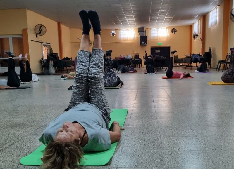 Clases de gimnasia gratuita para mujeres en el Club de los Abuelos