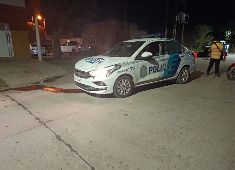 Barrio Progreso: un patrullero chocó a dos menores en moto y terminaron heridas