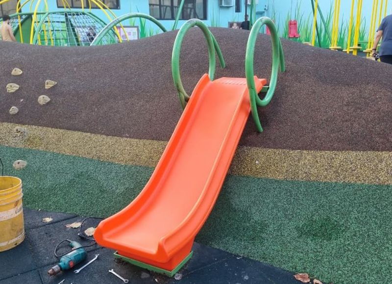 Renuevan los juegos en Plaza Remedios de Escalada que habían sido vandalizados