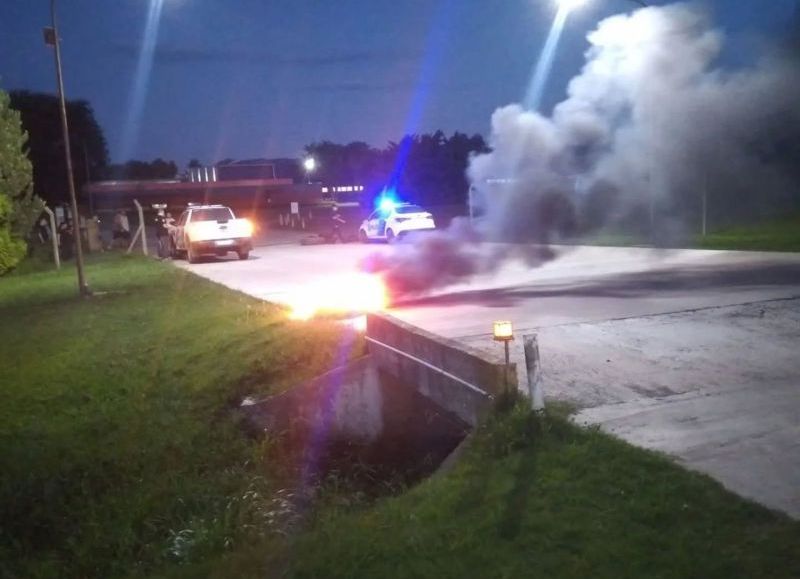 Trabajadores de Almar protestaron por sueldos impagos frente a la planta