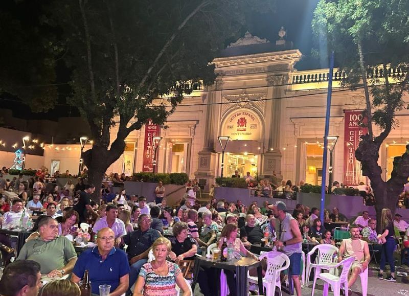 VIDEO | El Centro Español celebró su centenario con una fiesta popular y un mensaje a la clase política