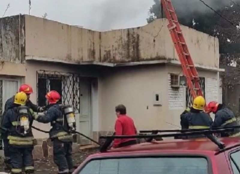 VIDEO | Incendio en una vivienda movilizó a los Bomberos Voluntarios