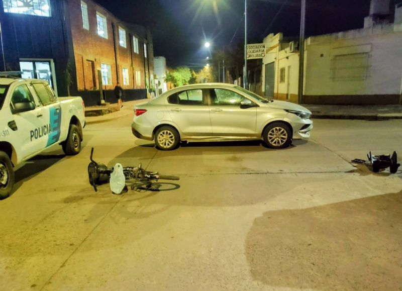 Una mujer y una menor fueron hospitalizadas tras un choque entre un auto y una bicicleta