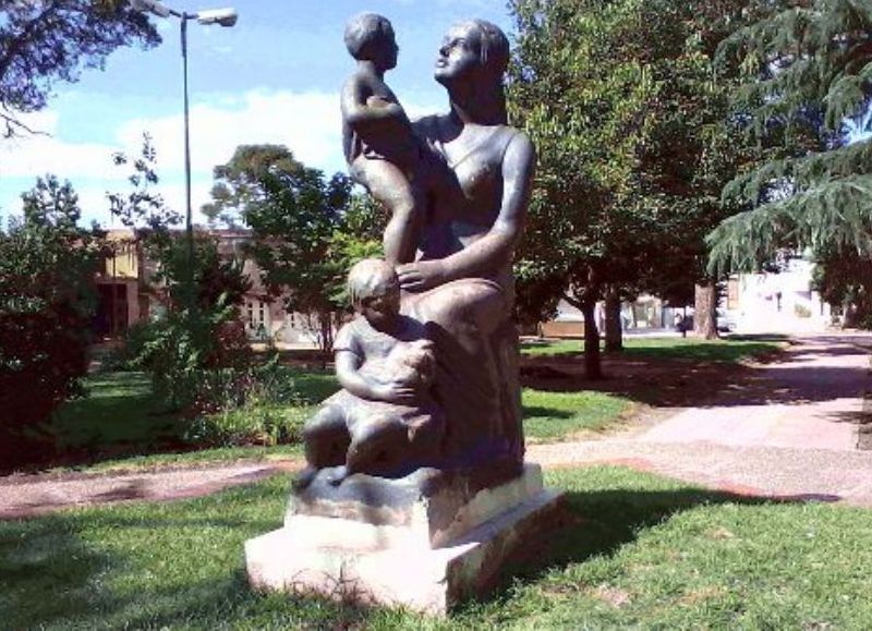 MONUMENTO A LA MADRE