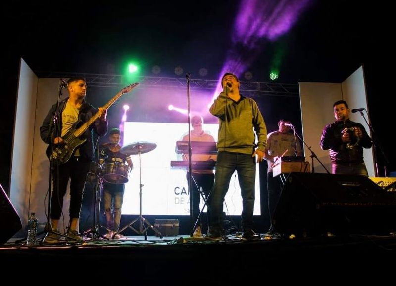 Javier y su Banda cerrarán la temporada en la terraza del Centro Español