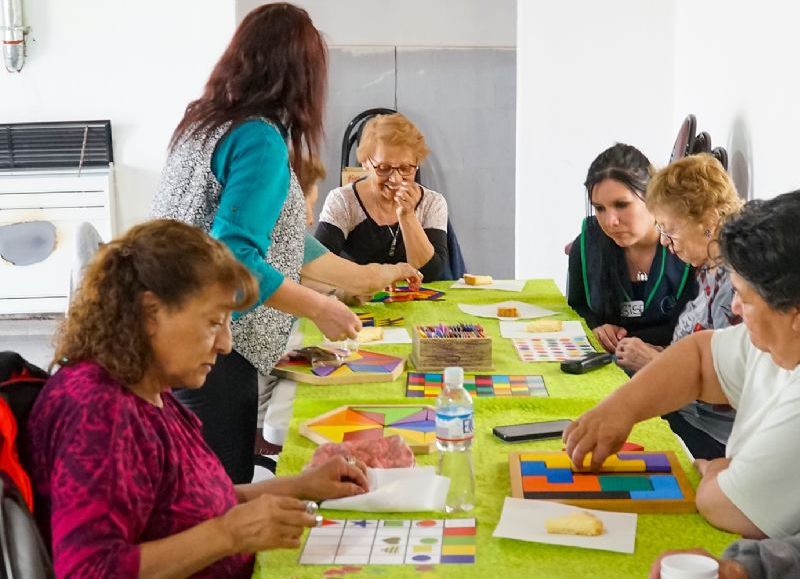 Carabelas suma un taller de estimulación cognitiva para adultos mayores