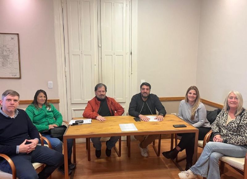 Baguear anunció la firma de un histórico decreto de salubridad para empleados municipales