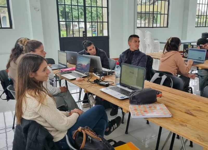 La ciudad amplió su oferta educativa con el inicio del segundo ciclo de una diplomatura en programación