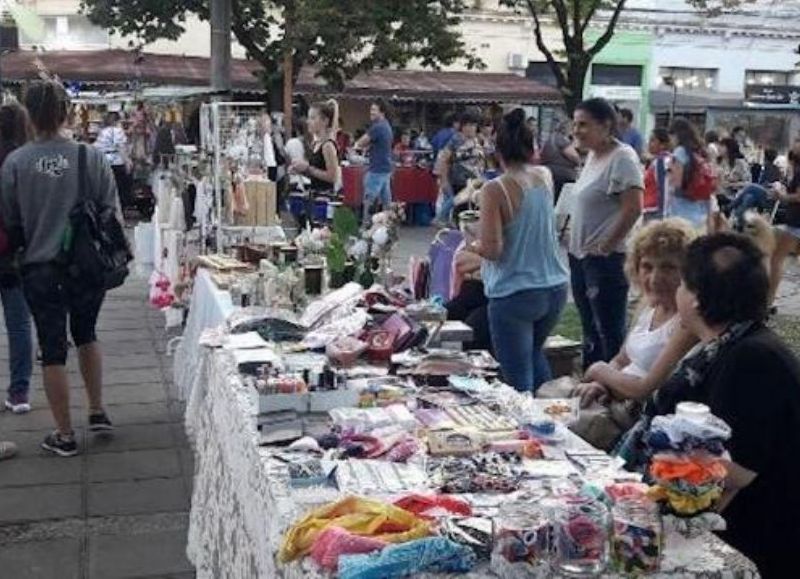 El municipio inicia el año con la Feria en la Plaza San Martín y convoca a productores y emprendedores locales