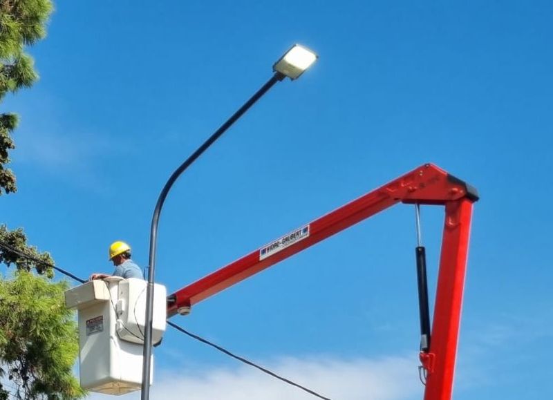 Conectan nuevas luminarias Led en Barrio Ramos