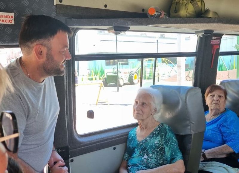 Los abuelos del Hogar Madre Teresa recorrieron la ciudad