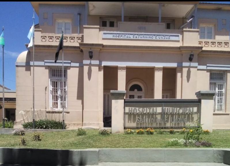 Un hombre fue apuñalado en pleno mediodía y terminó en el quirófano