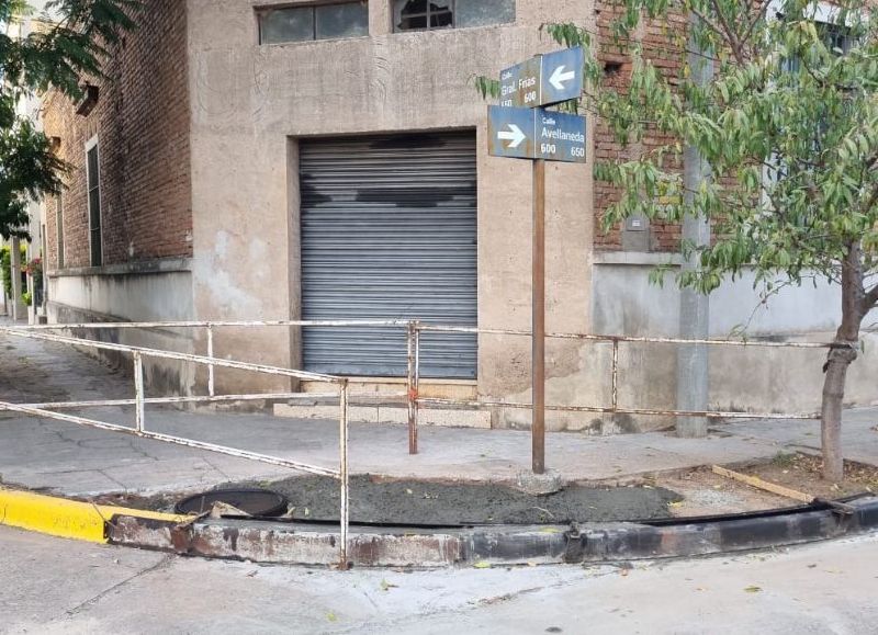 Reparan cámaras cloacales en distintos sectores de la ciudad para optimizar el servicio