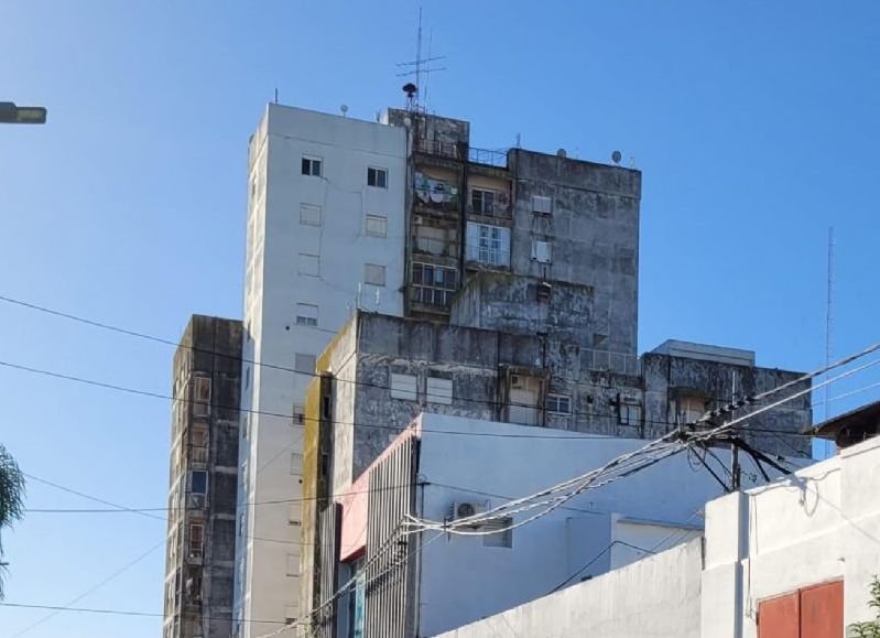 Conocido taller mecánico de calle Castelli sufrió un allanamiento