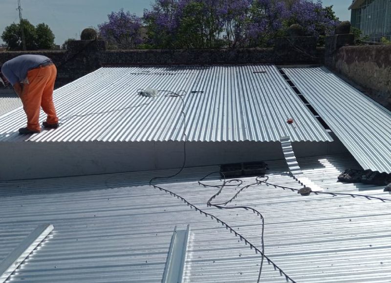 VIDEO | Se lleva a cabo la reparación de techos en la Escuela Primaria número 1