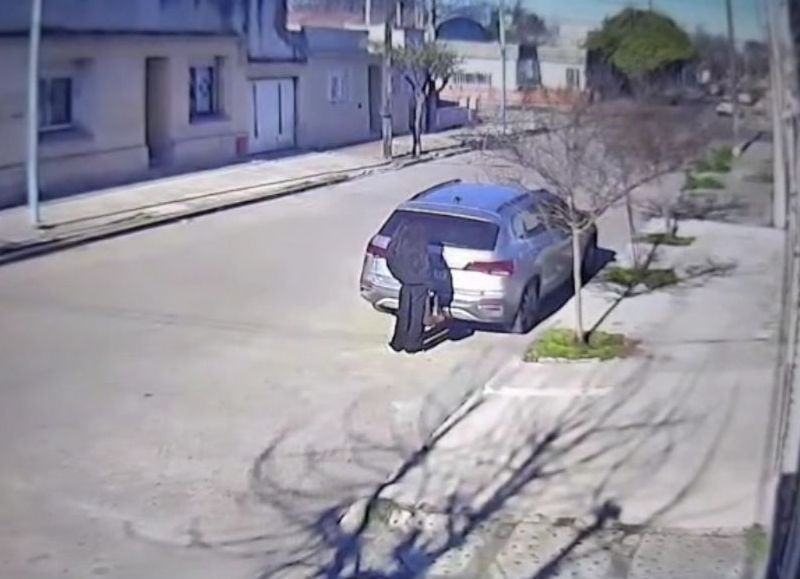 Robo de patentes en pleno centro: preocupación por reiterados ataques a vehículos