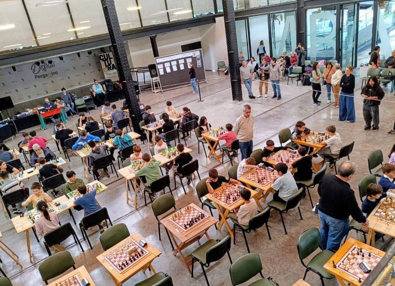 Ajedrecistas locales se destacaron en Pergamino y subieron al podio en el circuito juvenil