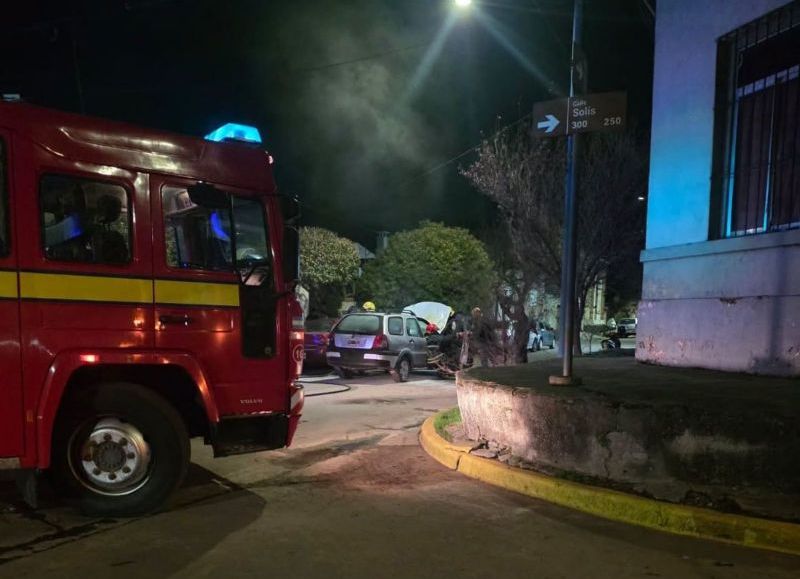 Se incendió un auto en Solís y Muñoz