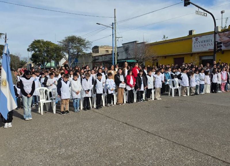 VIDEO | Más de un centenar de alumnos prometieron lealtad a la bandera en el acto central encabezado por Román Bouvier