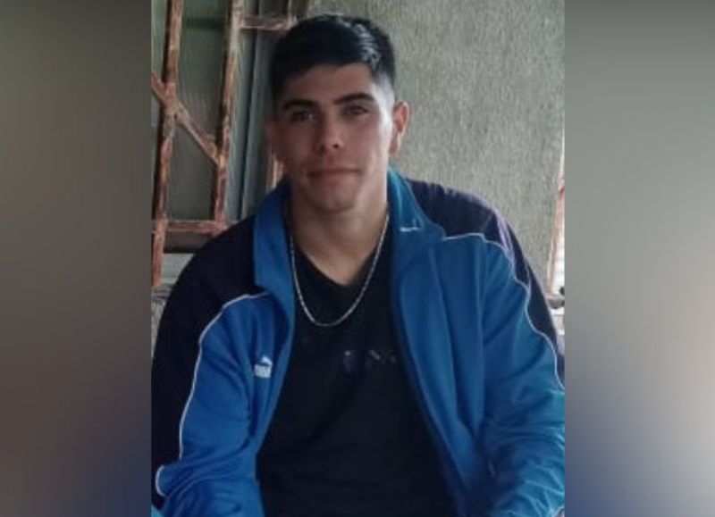 Una madre busca desesperadamente a su hijo desaparecido