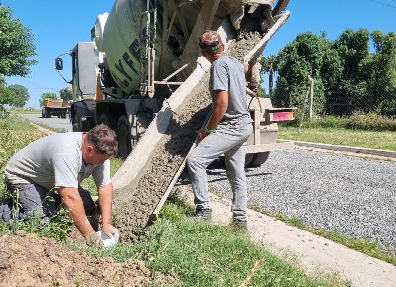 Avanza la instalación de alumbrado público en el barrio Rafael Obligado