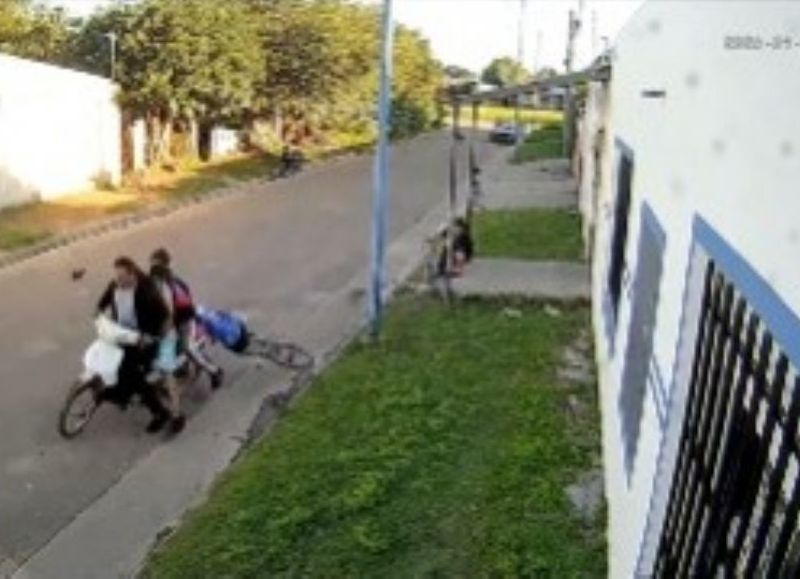 VIDEO | Solís y Necochea: un menor fue atropellado por una moto con varios ocupantes y reclaman respuestas