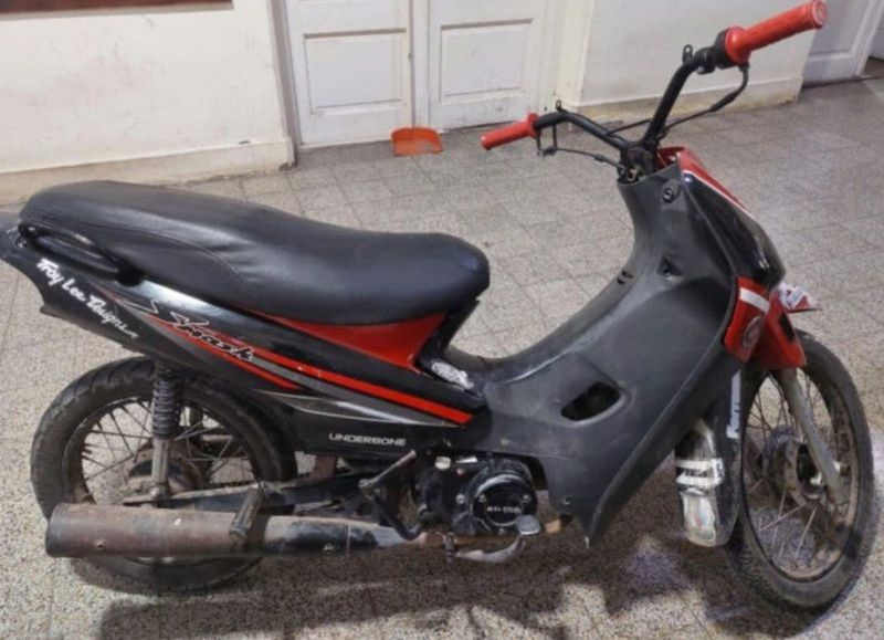 Se siguen recuperando motos: hallaron una Mondial robada en una obra en construcción