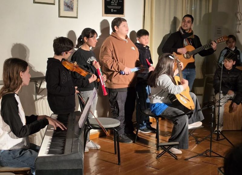 Música, emoción y homenajes en la primera muestra anual del Conservatorio Municipal