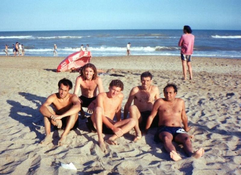 Mis amigos de Rojas me acompañan donde voy, siempre…