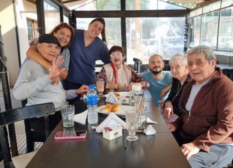 El Municipio impulsa encuentros recreativos para adultos mayores con salidas matinales del Hogar Madre Teresa de Calcuta