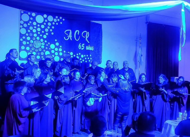 La Agrupación Coral local inaugura el Café Concert 2025 en el Centro Cultural Ernesto Sábato