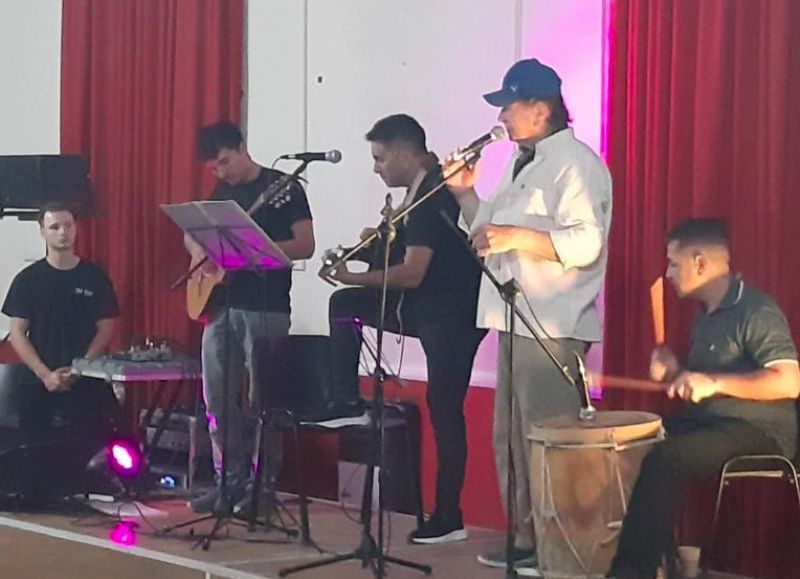 Héctor "Amarillo" Gerzano se presentó en el Centro Cultural Ernesto Sábato